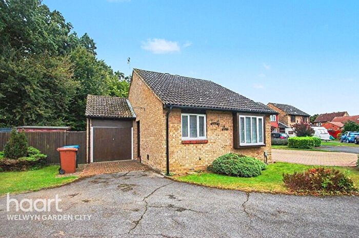 2 Bedroom Bungalow For Sale In Birchall Wood, Welwyn Garden City, AL7