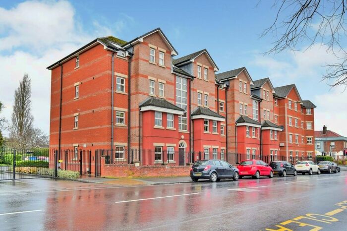 2 Bedroom Apartment To Rent In Apartment Parrs Wood Road, Didsbury, Manchester, M20