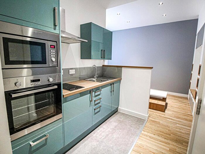 Apartment To Rent In Apt, Q One Residence #, LS2