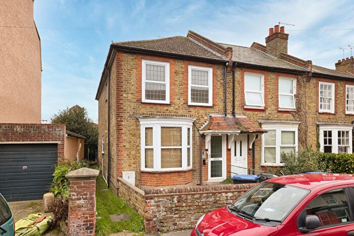 2 Bedroom End Terrace House For Sale In Upton Road, Broadstairs, Kent, CT10
