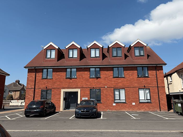 1 Bedroom Apartment For Sale In Glenfield Avenue, Felixstowe, IP11