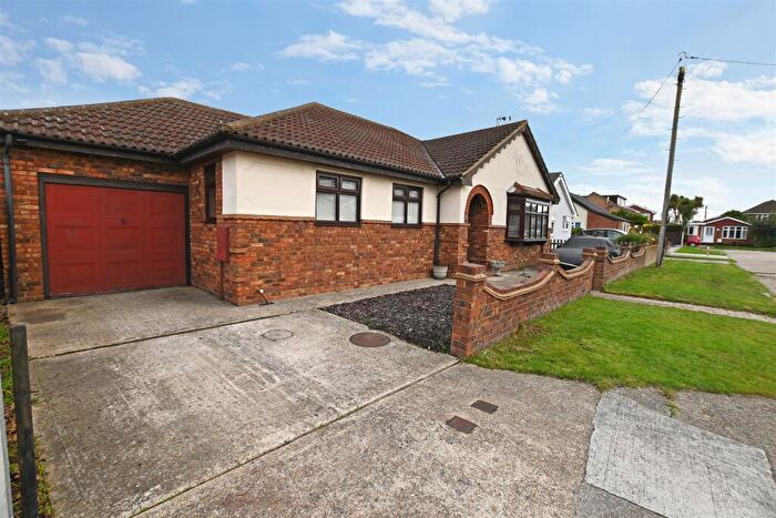 4 Bedroom Detached Bungalow For Sale In Clarendon Road, Canvey Island, SS8