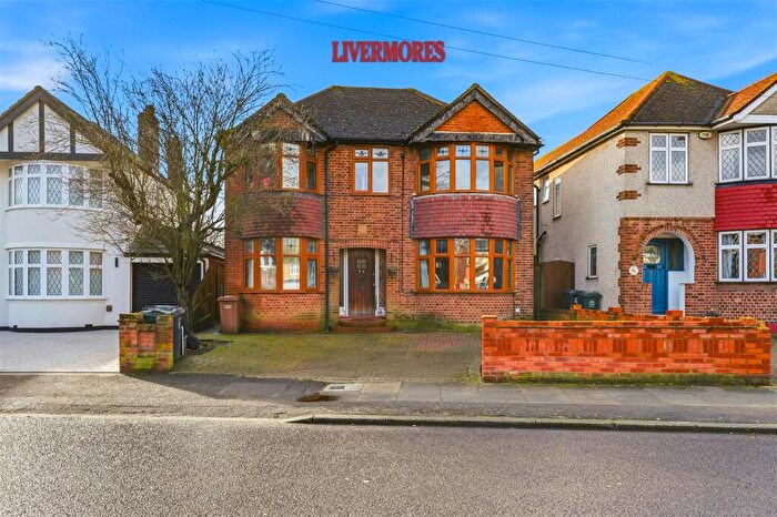 5 Bedroom Detached House For Sale In Heather Drive, Dartford, DA1