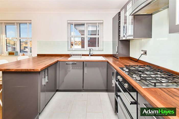 1 Bedroom Flat For Sale In Friern Park, North Finchley, N12
