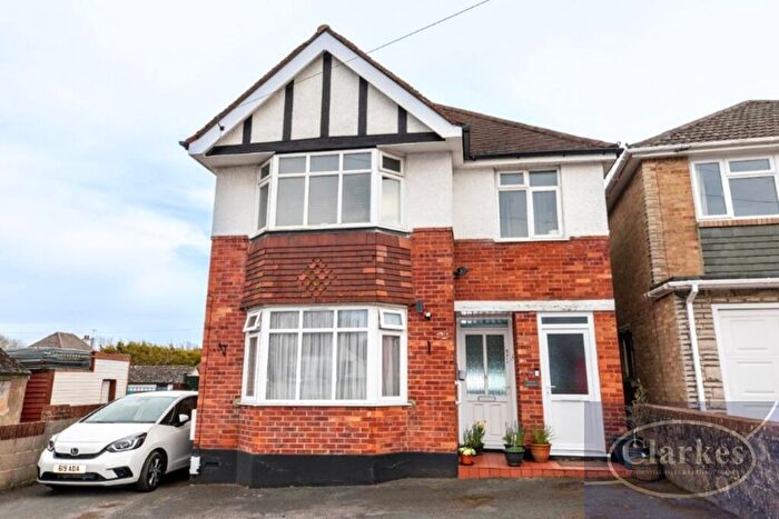 2 Bedroom Flat For Sale In Northbourne Avenue, Bournemouth, Dorset, BH10