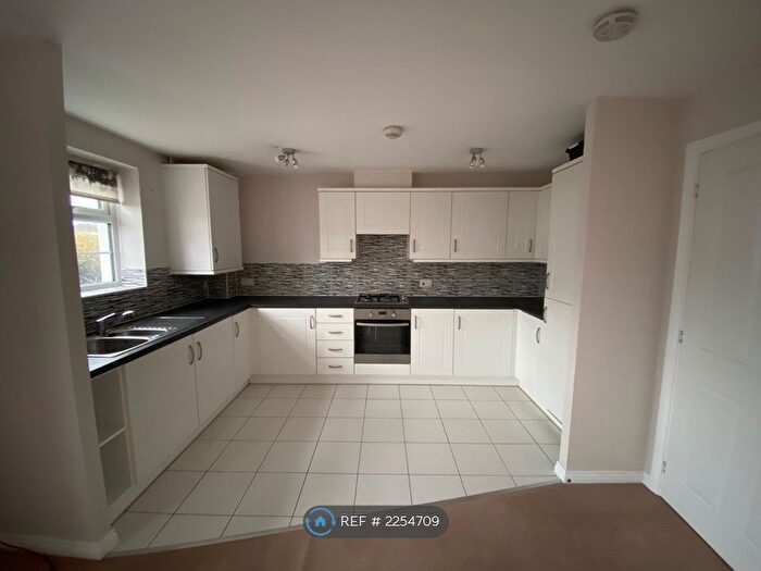 2 Bedroom Flat To Rent In Shearwater House, Harwich, CO12