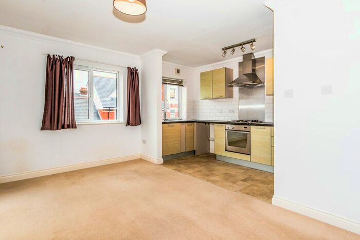 2 Bedroom Flat To Rent In London Road, Portsmouth, PO2