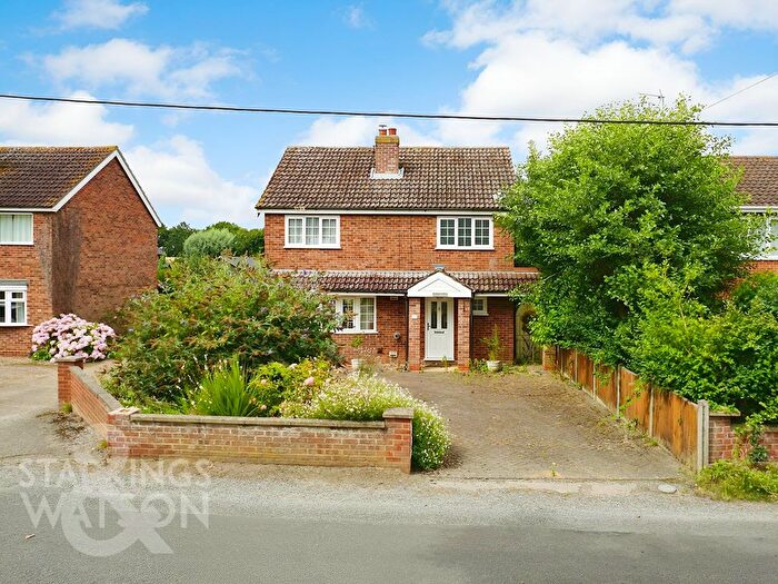 3 Bedroom Detached House For Sale In Norwich Road, Strumpshaw, Norwich, NR13