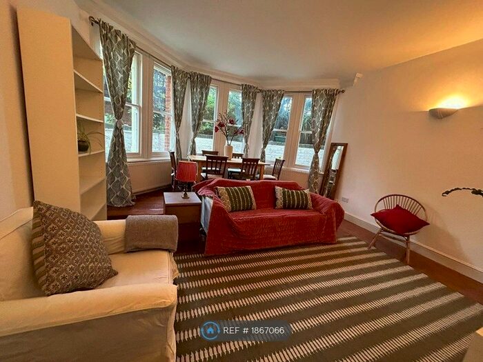 2 Bedroom Flat To Rent In St. Matthew's Road, London, SW2