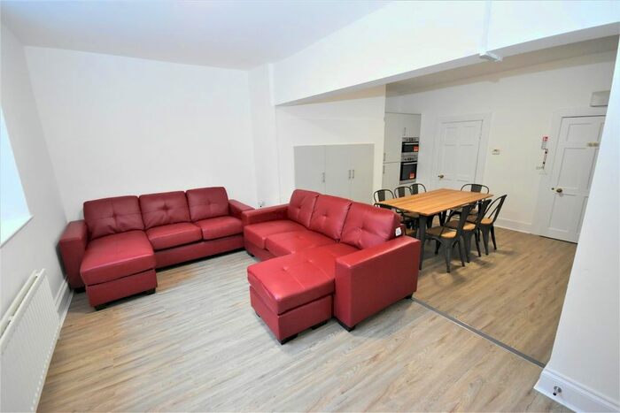 5 Bedroom Detached House To Rent In North Bailey, Durham, DH1