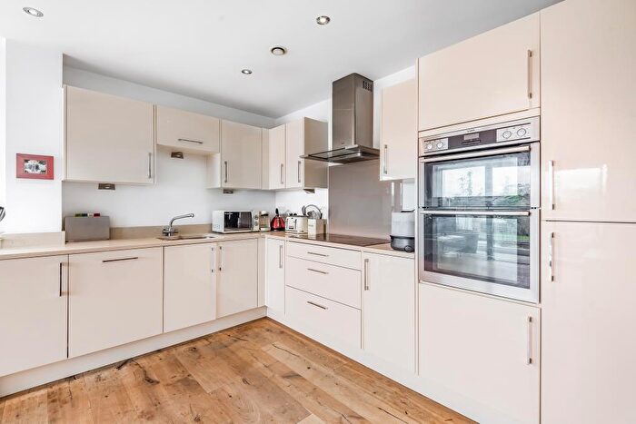 2 Bedroom Flat For Sale In Newbury, Berkshire, RG14