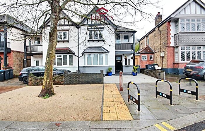 3 Bedroom Semi Detached House For Sale In Cecil Road, Enfield, Greater London, EN2