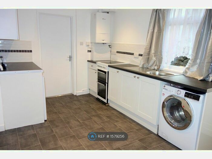 2 Bedroom Flat To Rent In Edith Avenue, Plymouth, PL4