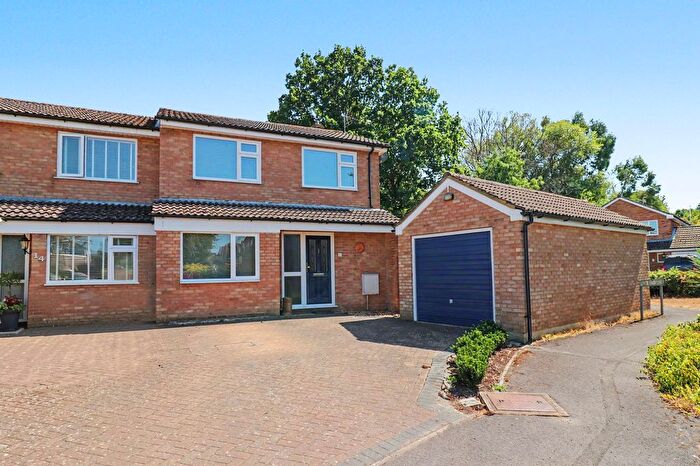 3 Bedroom Semi-Detached House For Sale In Freda Routh Gardens, Fair Oak, SO50