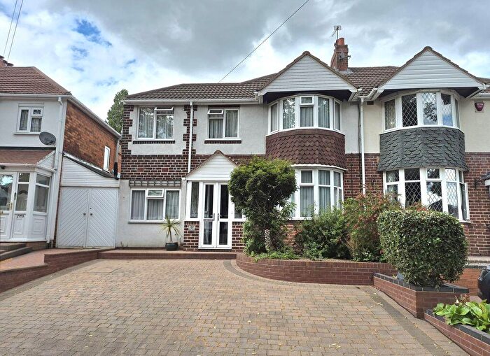3 Bedroom Semi-Detached House For Sale In Warren Hill Road, Kingstanding, Birmingham, B44