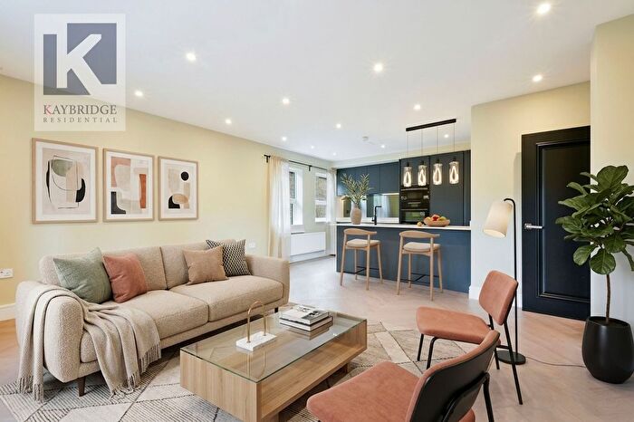 2 Bedroom Flat For Sale In Cedar Road, Sutton, SM2