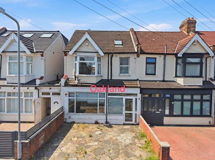 4 Bedroom Terraced House For Sale In Brisbane Road, Ilford, IG1