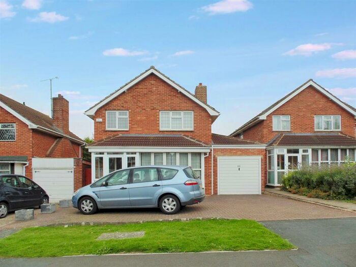 3 Bedroom Detached House To Rent In Windsor Road, Lawns, Swindon, SN3