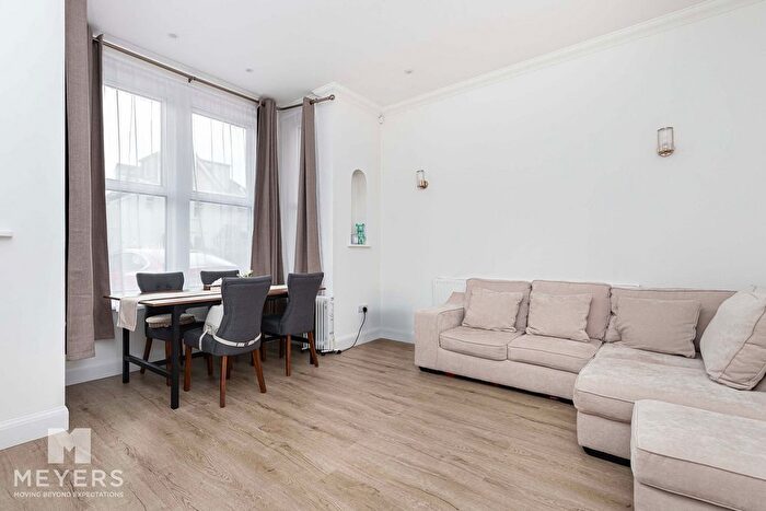 2 Bedroom Flat For Sale In Westby Road, Bournemouth, BH5