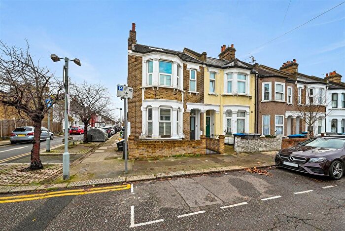 4 Bedroom End Terrace House For Sale In Purves Road, Kensal Green, NW10
