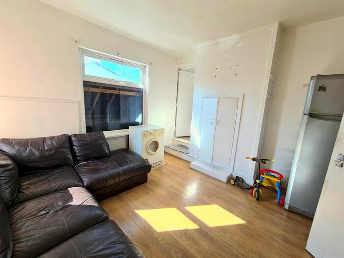3 Bedroom Flat To Rent In Melton Road, Belgrave, Leicester, LE4