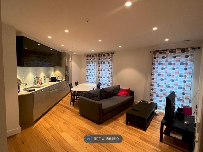 1 Bedroom Flat To Rent In Rathbone Market, Newham, London, E16