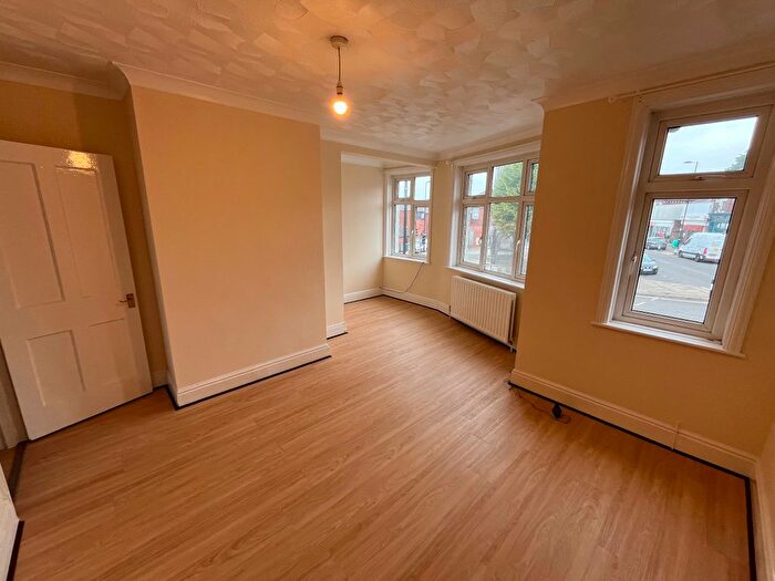 2 Bedroom Flat To Rent In The Triangle, Cobden Avenue, Southampton, SO18