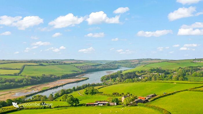 4 Bedroom Farmhouse For Sale In Pond Farm, Aveton Gifford, TQ7