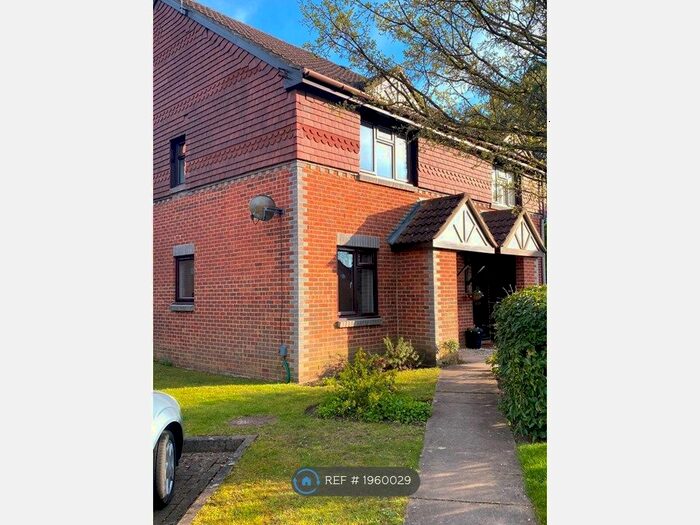 1 Bedroom Semi-Detached House To Rent In Woking, Woking, GU22