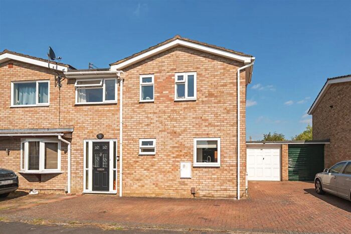 4 Bedroom Semi-Detached House For Sale In Dovehouse Close, Bromham, MK43