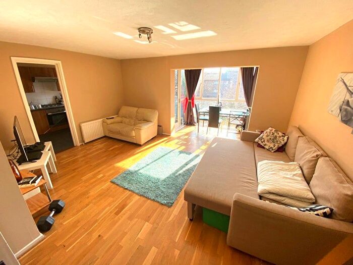 2 Bedroom Flat To Rent In Landons Close, London, E14