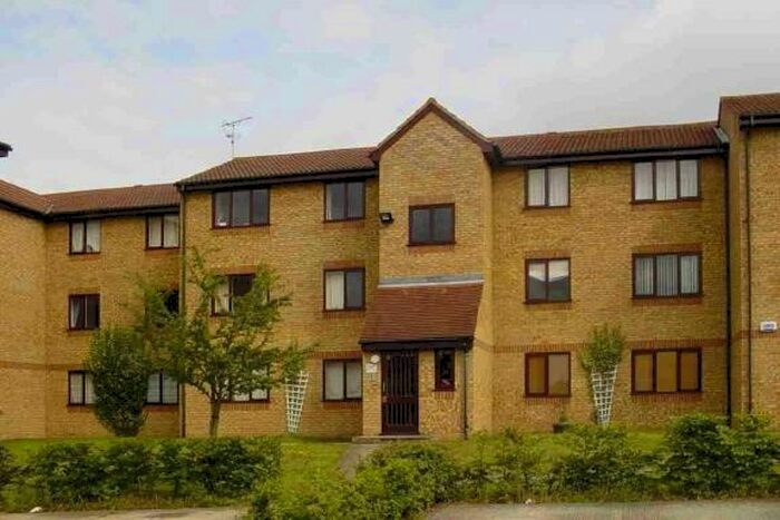 1 Bedroom Flat To Rent In Walpole Road, Burnham, SL1