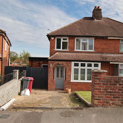 4 Bedroom House To Rent In Grasmere Avenue, Tilehurst, Reading, RG30