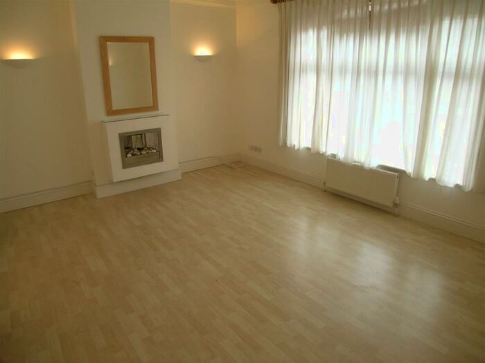 1 Bedroom Flat To Rent In Claremont Road, Surbiton, KT6