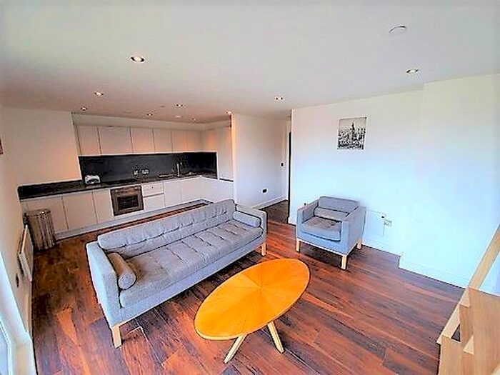 2 Bedroom Flat To Rent In Ordsall Lane, Salford, M5