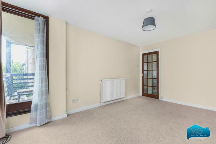 1 Bedroom Apartment To Rent In New Road, Crouch End, London, N8