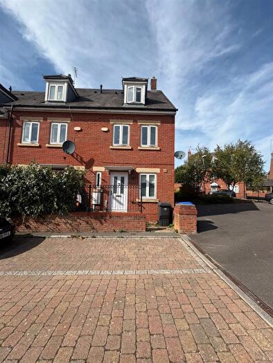 3 Bedroom End Of Terrace House To Rent In Packwood Close, Daventry, NN11