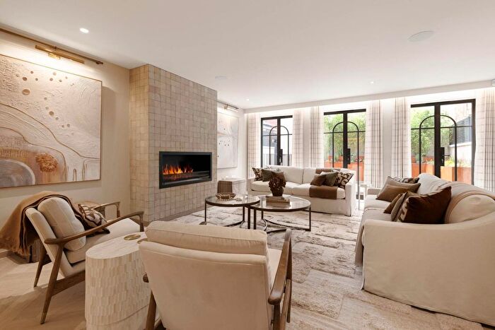 5 Bedroom Semi-Detached House To Rent In Cadogan Street, London, SW3