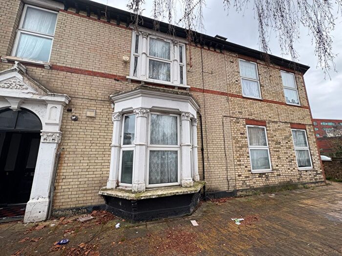 5 Bedroom Block Of Flats For Sale In The Avenue, London, N8