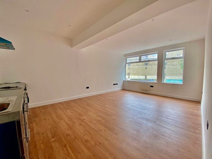 1 Bedroom Flat To Rent In Liverpool Road - Banks Passage, Worthing, BN11