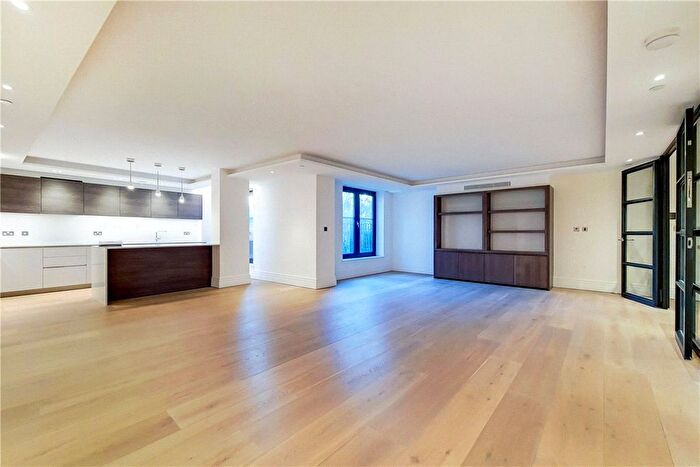 2 Bedroom Flat For Sale In Kensington Gardens Square, London, W2