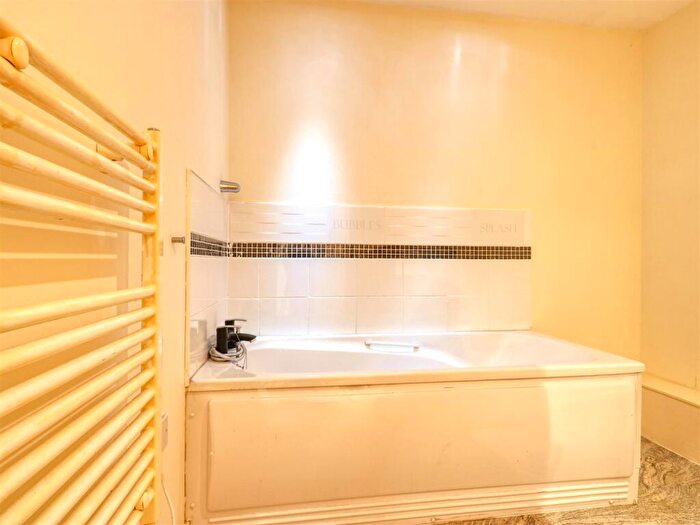 2 Bedroom Apartment To Rent In Brindley House, Tapton Lock, Chesterfield, Derbyshire, S41