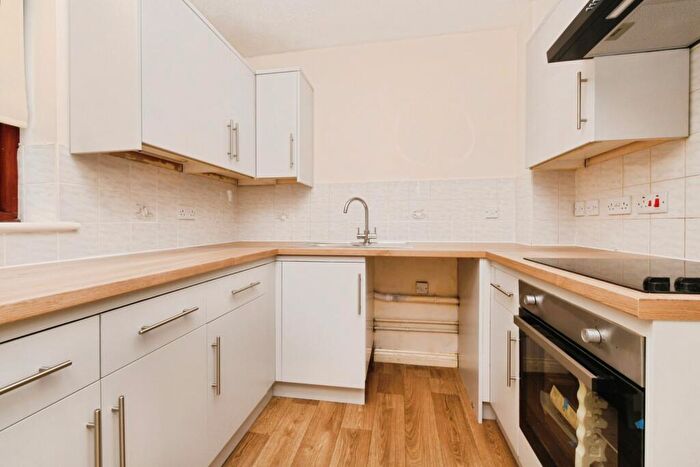 2 Bedroom Flat For Sale In Baddow Road, Chelmsford, Essex, CM2