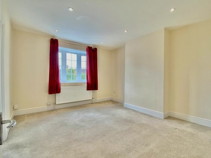 1 Bedroom Flat To Rent In St. Marys Copse, St. Marys Road, Old Malden, Worcester Park, KT4