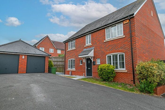 4 Bedroom Detached House For Sale In Markwells Walk, Clanfield, PO8
