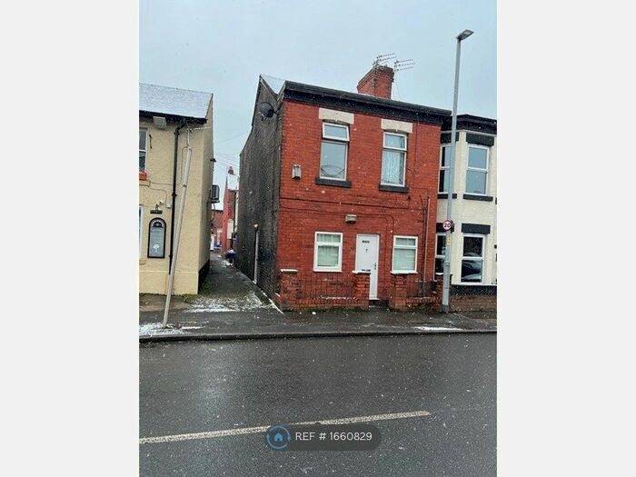 2 Bedroom Flat To Rent In Cross Lane, Manchester, M18