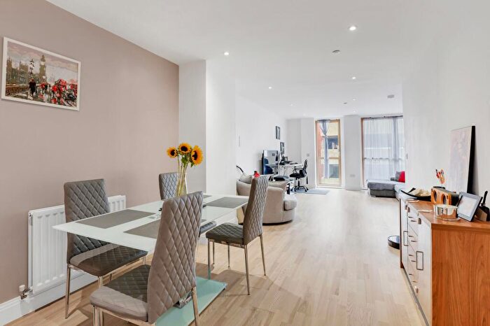 3 Bedroom Flat For Sale In Blagdon Road, New Malden House, KT3
