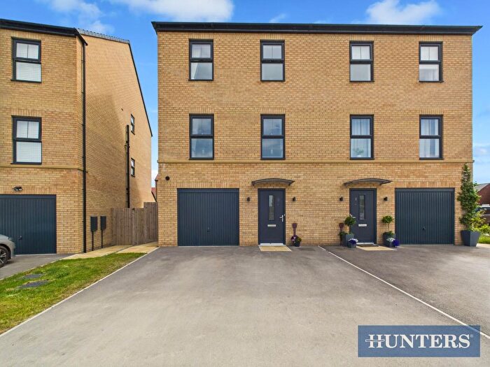 4 Bedroom Semi-Detached House For Sale In Field Maple Crescent, Beverley, HU17