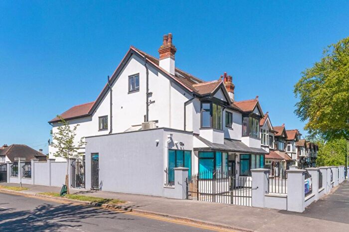 Studio To Rent In Waverley Way, Carshalton Beeches, Carshalton, SM5