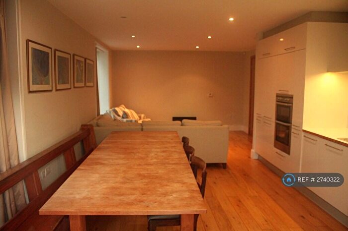 2 Bedroom Flat To Rent In Brooklands Avenue, Cambridge, CB2